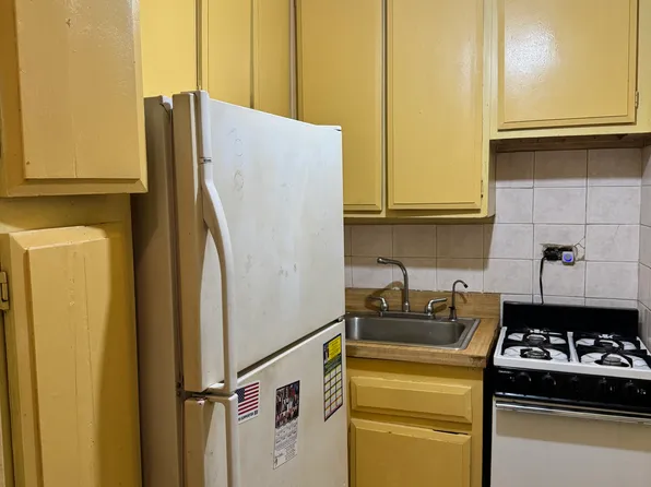 87-46 Chelsea Street image 6 of 13