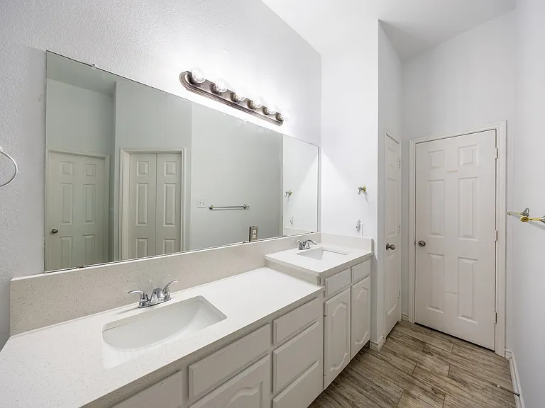 9127 Aristocrat Ln — Photo 15