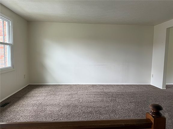 2nd image of 208 Quail Run Rd