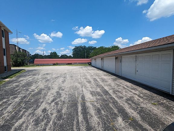 2nd image of 125 Edgewood Dr Unit 5