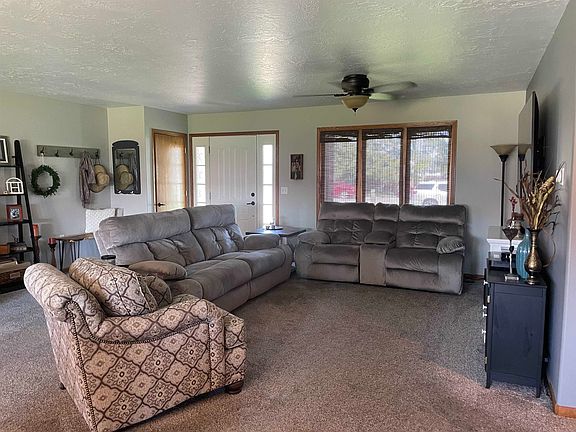 4th image of 1620 Burlington Blvd