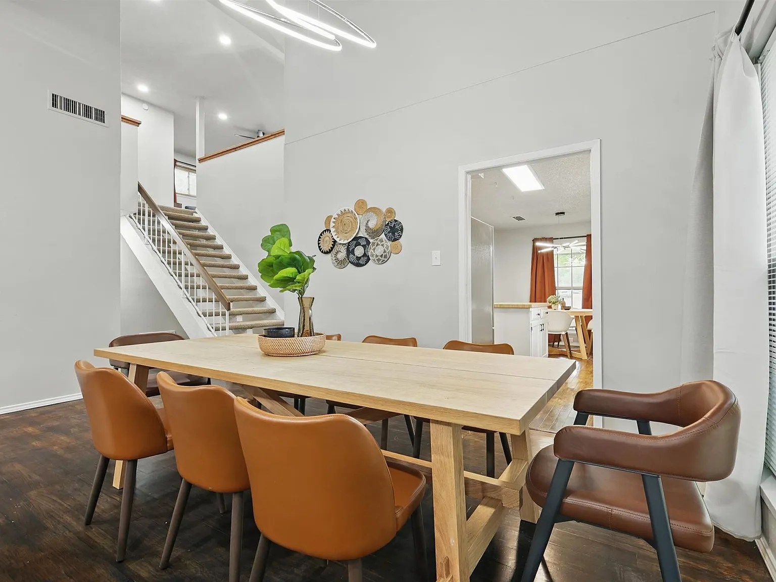 3 bed, 2.5 bath, 1953 sqft, $8,900 — Photo 3