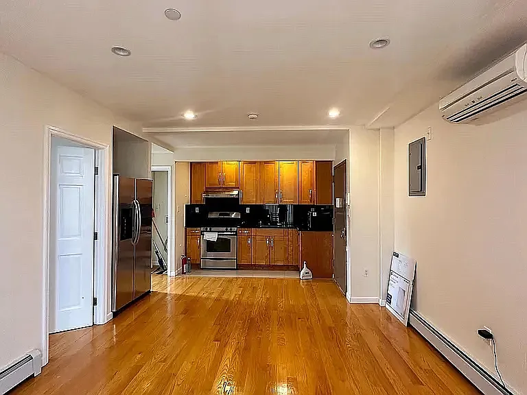 98 Bay 20 St #2 — Photo 2