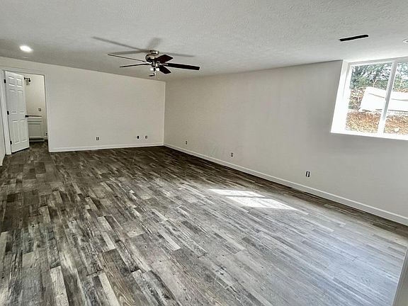 4th image of 3662 Apple Valley Dr