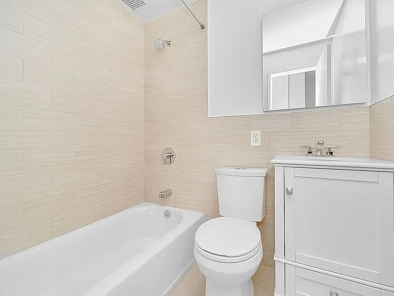 219 E 25th St #2D — Photo 5