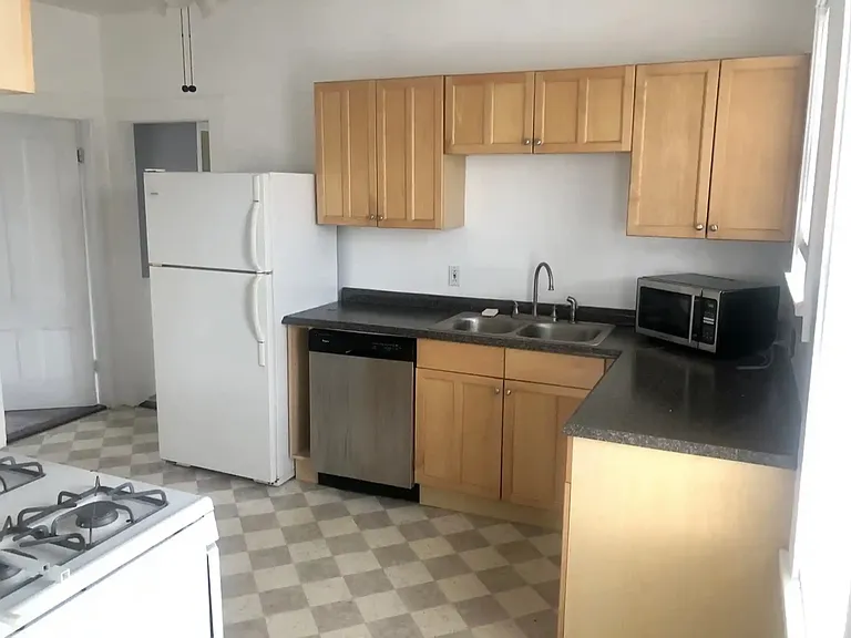 32-34 Lincoln St #2 — Photo 6
