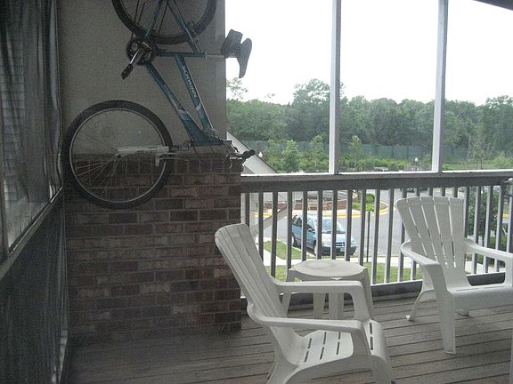 PRIVATE SCREENED BALCONY