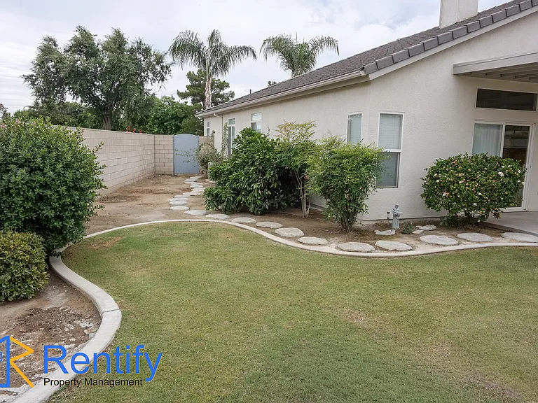 404 Windsor Park Dr — Photo 44