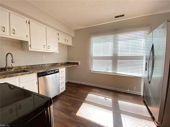 3rd image of 5910 Beechwalk Dr