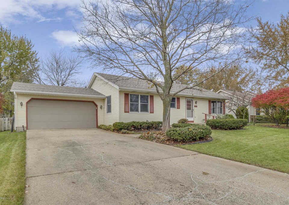 1st image of 671 Twin Lakes Dr NE