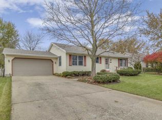 671 Twin Lakes Dr NE, Grand Rapids, MI 49525