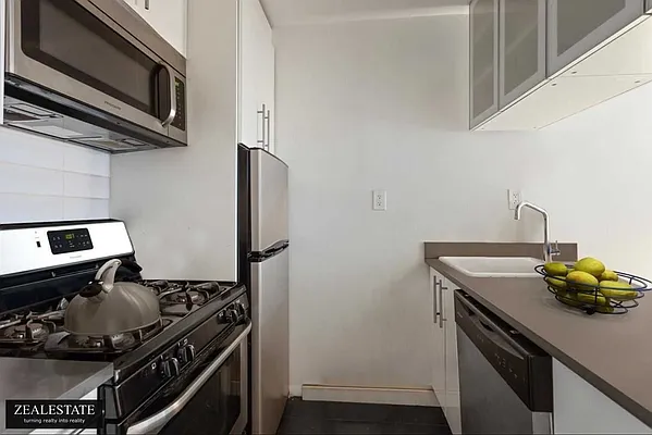 Rented by ZealEstate Group Inc | media 29