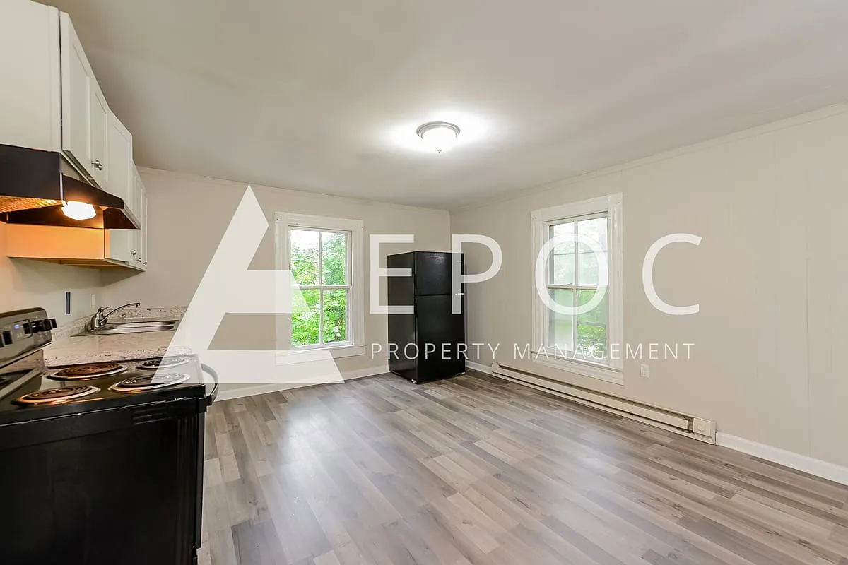 1114 Sharon St — Photo 2