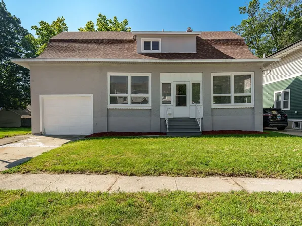 103 E Roosevelt St, Freeport, IL 61032