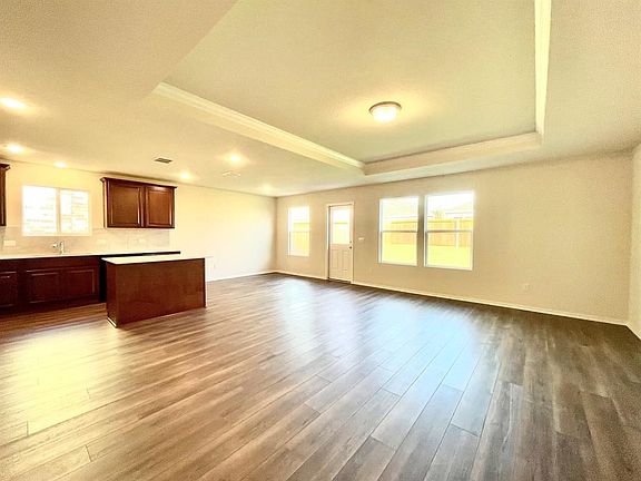 5th image of 904 Paso Fino Dr