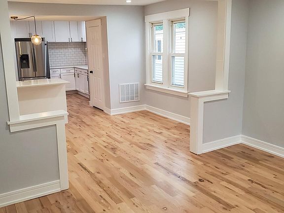 2nd image of 5728 W Leland Ave #2