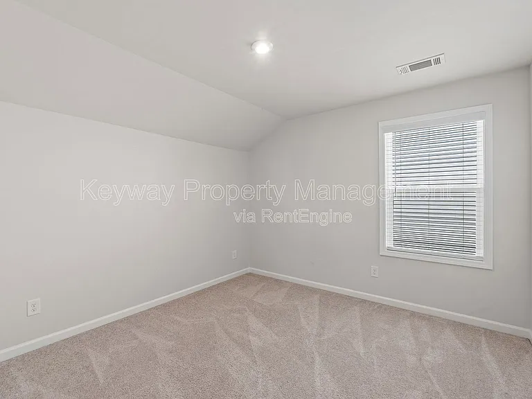 651 Manitou Cir — Photo 20