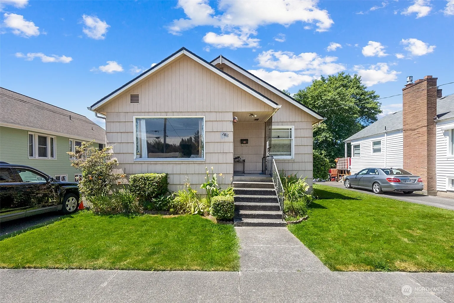 515 Williams Avenue N photo 1