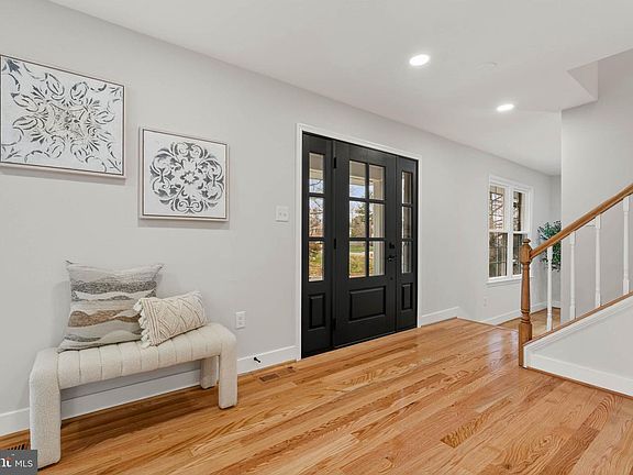 5th image of 2678 Oakton Glen Dr