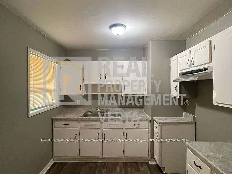 2459 Vivian Dr — Photo 4
