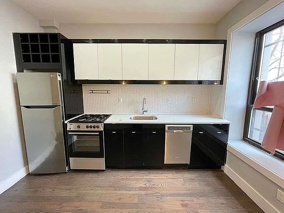 3rd image of 162 Woodruff Ave #1F