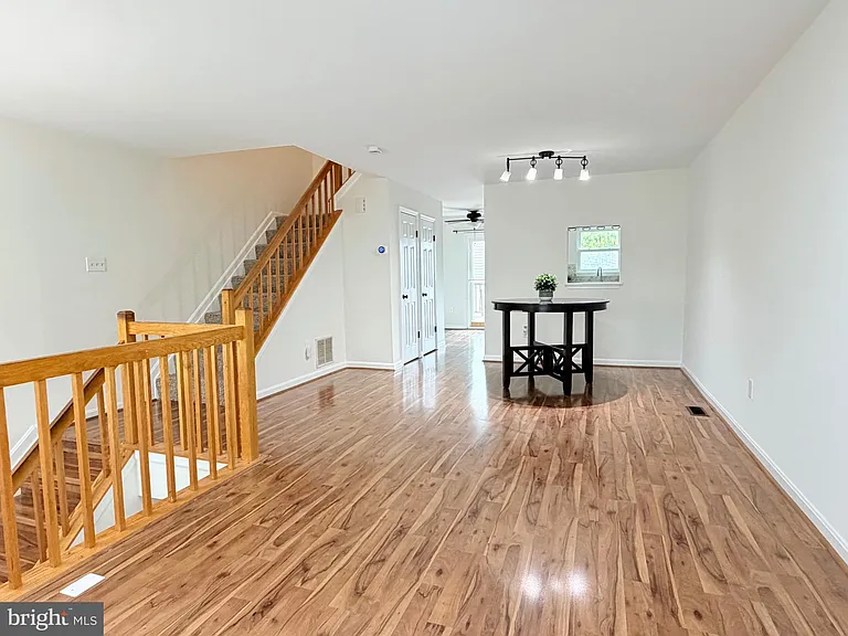 9609 Clocktower Ln — Photo 3