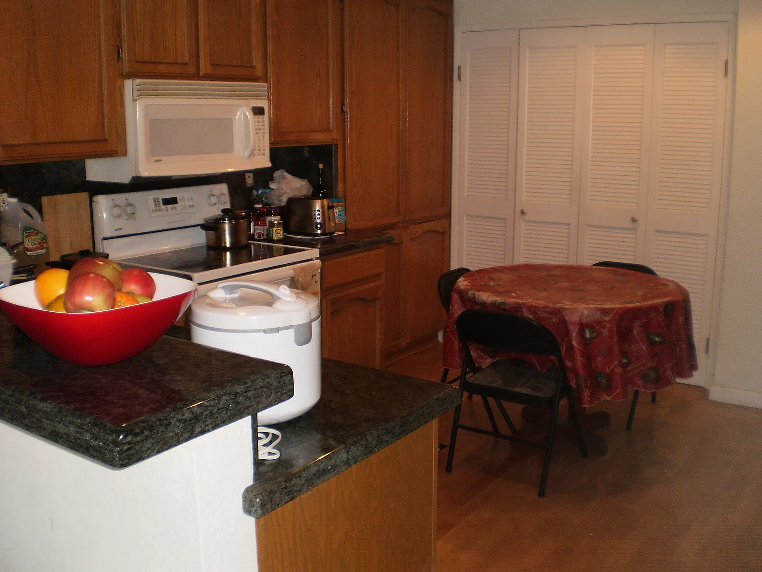 3 bed, 2.5 bath, 1731 sqft, $4,000 — Photo 3