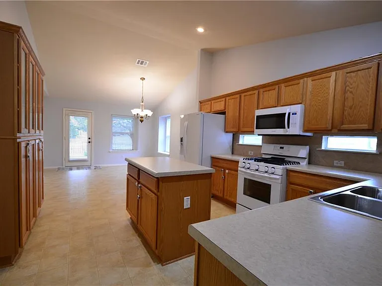 1215 Cardigan St — Photo 36