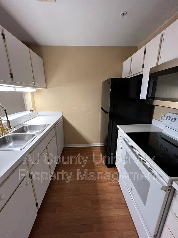 4 bed, 4.0 bath, 1177 sqft, $1,295 — Photo 4