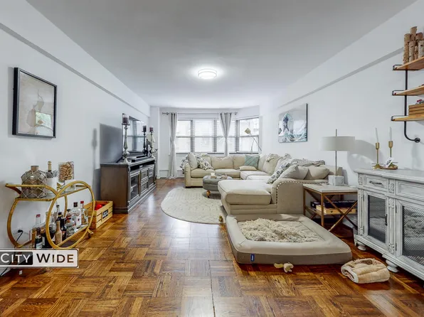 219 East 69th Street image 1 of 20