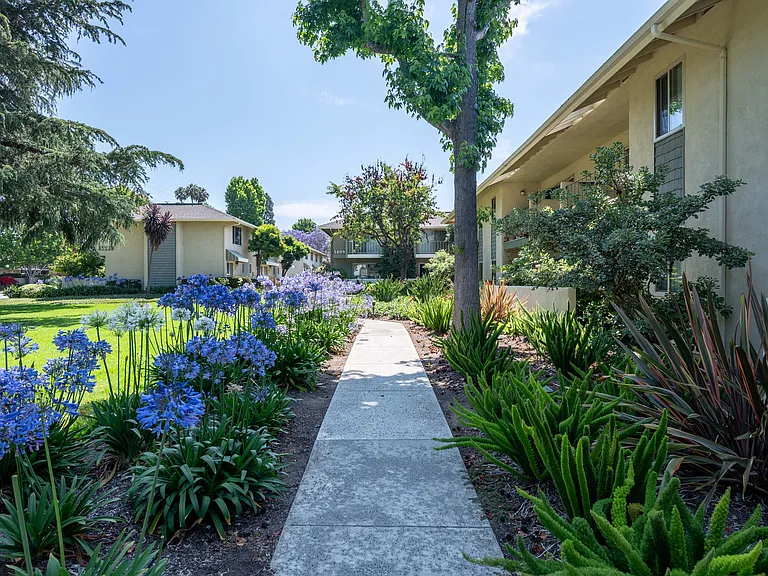 Encina Meadows — Photo 19