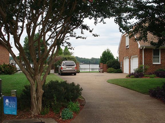 3rd image of 3711 Sandpiper Ln