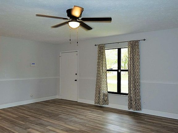 5th image of 1034 SE Proctor Ln