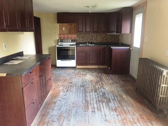 2nd image of 30 Franklin St