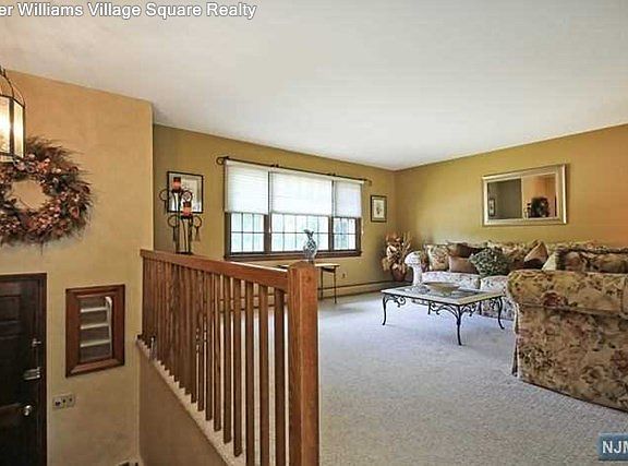 4th image of 269 E Crescent Ave