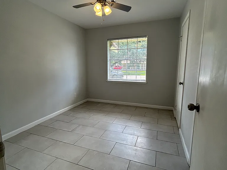 2512 Cherry Ln — Photo 2