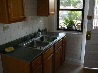 1917 W Irving Park Rd, Chicago, IL 60613