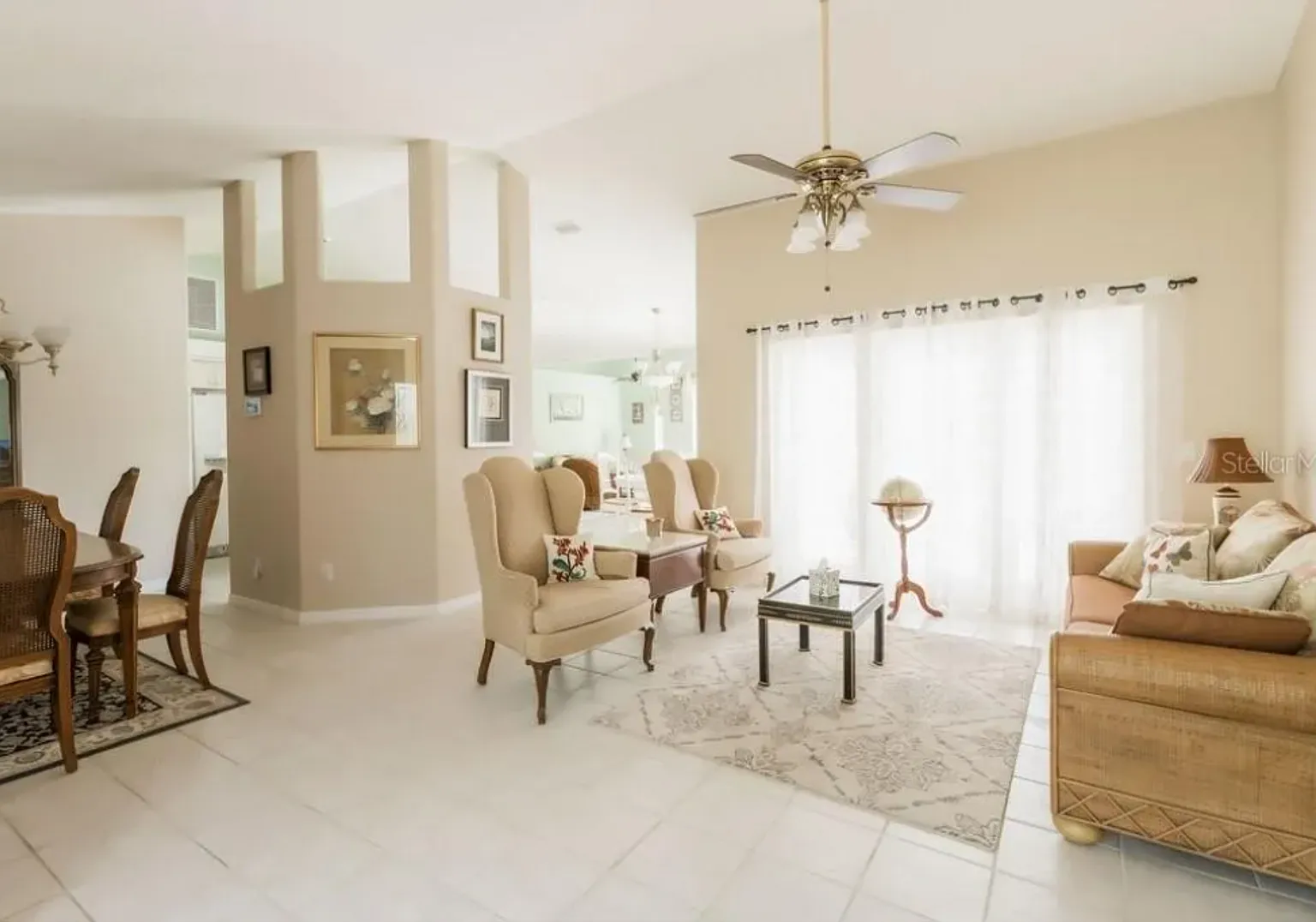 $5,495/month -- Beautifully Furnished Pool Home Seasonal Rental ** Lakefront Views ** Just minute... — Photo 3