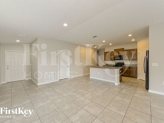 2nd image of 325 Cascade Bend Dr