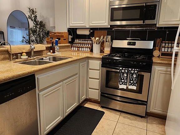 5th image of 4851 Bishop St Unit C