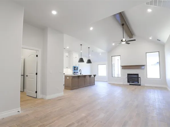 3208 Porter Dr, Edmond, OK 73012