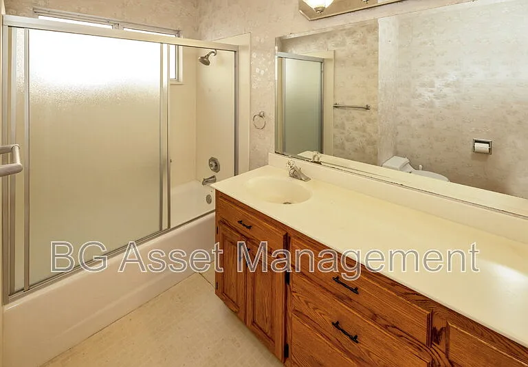 2901 Doidge Ave — Photo 25