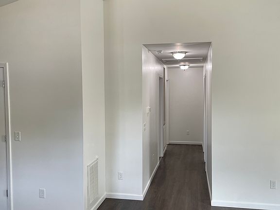 5th image of 205 Lake St