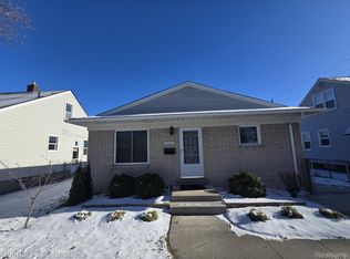28004 Hughes St, Saint Clair Shores, MI