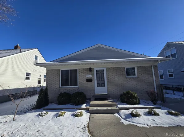 28004 Hughes St, Saint Clair Shores, MI 48081