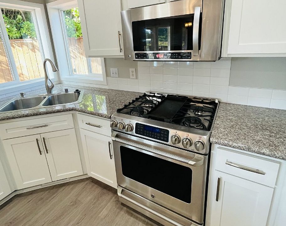 1st image of 10010 NE 112th Pl