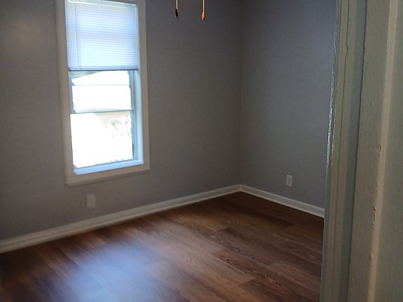 5th image of 7306 S Green St Unit 1