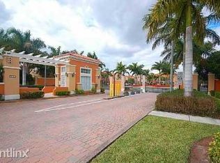 10660 SW 6th St, Pembroke Pines, FL 33025