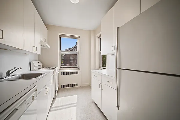 Rented by Bond New York | media 3