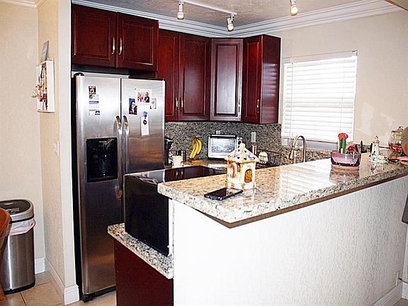 2nd image of 2400 NE 10th St APT 403